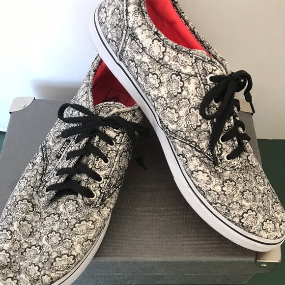 Vans Off The Wall Sneakers in Black & White - Picture 1 of 7